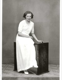 Anna Else Christensen (1931 - )