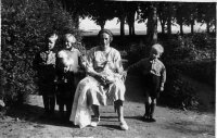 Mary Gerda Sigrid Hansen med børn