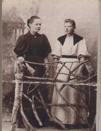 Mette Marie Dyrholm Pedersen og søsteren Mariane Pedersen
